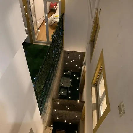アパート 2-bed With Cozy Private Terrace At Intendente リスボン