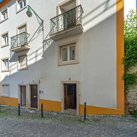 アパート 2-bed With Cozy Private Terrace At Intendente リスボン