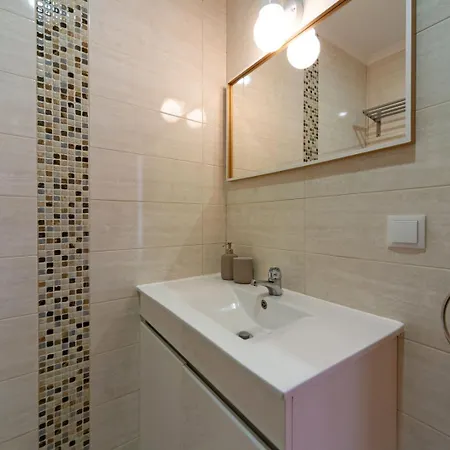 2-bed With Cozy Private Terrace At Intendente דירה *