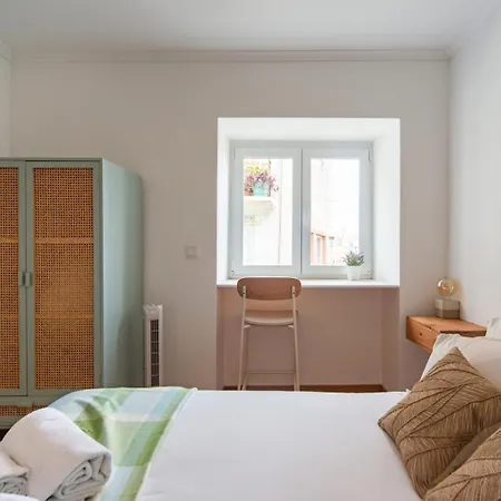 2-bed With Cozy Private Terrace At Intendente * Lisboa