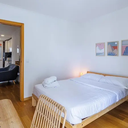 2-bed With Cozy Private Terrace At Intendente * Lisboa