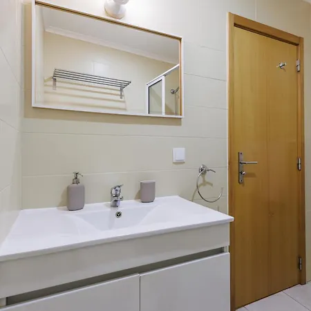 2-bed With Cozy Private Terrace At Intendente Lisboa