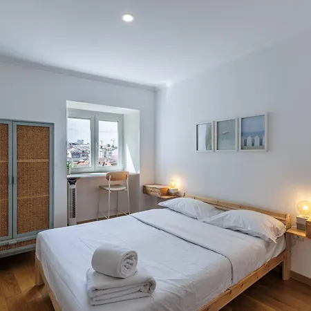 2-bed With Cozy Private Terrace At Intendente Lisboa