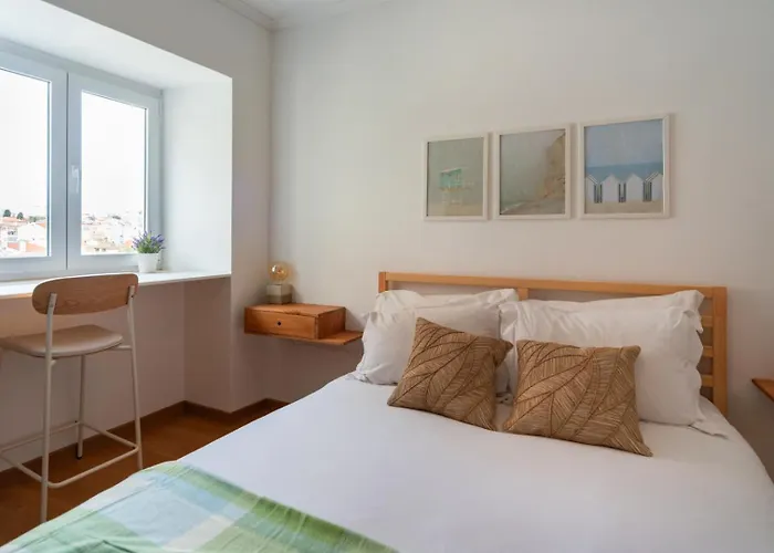 아파트 2-bed With Cozy Private Terrace At Intendente 리스본