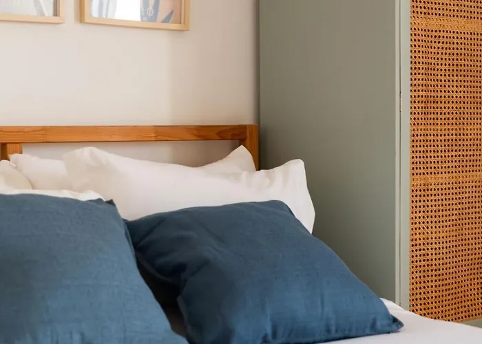 아파트 2-bed With Cozy Private Terrace At Intendente