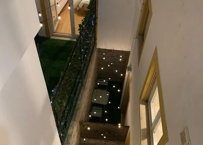 아파트 2-bed With Cozy Private Terrace At Intendente 리스본