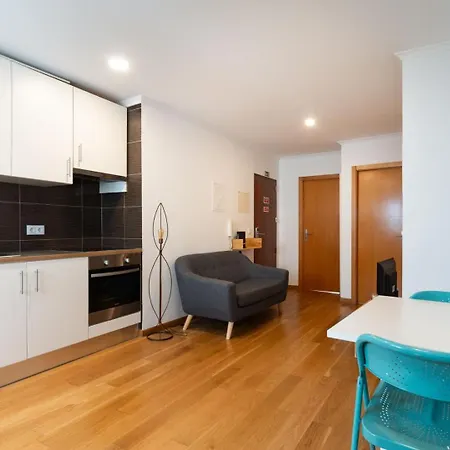 2-bed With Cozy Private Terrace At Intendente * Lisbon