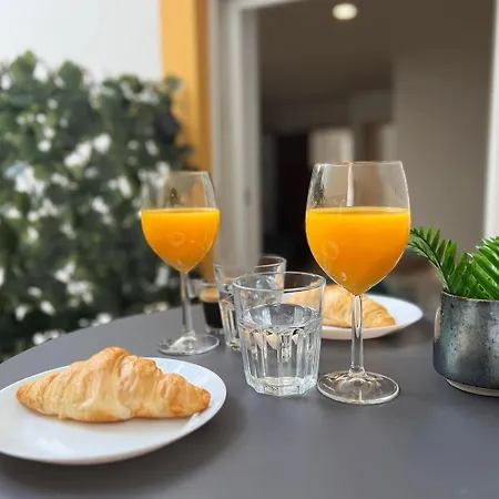 2-bed With Cozy Private Terrace At Intendente * Lisboa